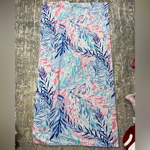 Lilly Pulitzer Convertible Beach Towel Backpack  Kaleidoscope Coral Pink Blue - Picture 2 of 9